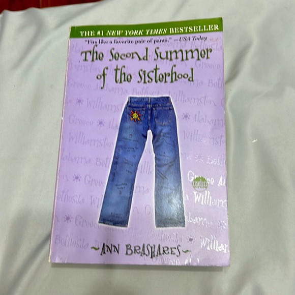 A book readers circle - Picture 1 of 2